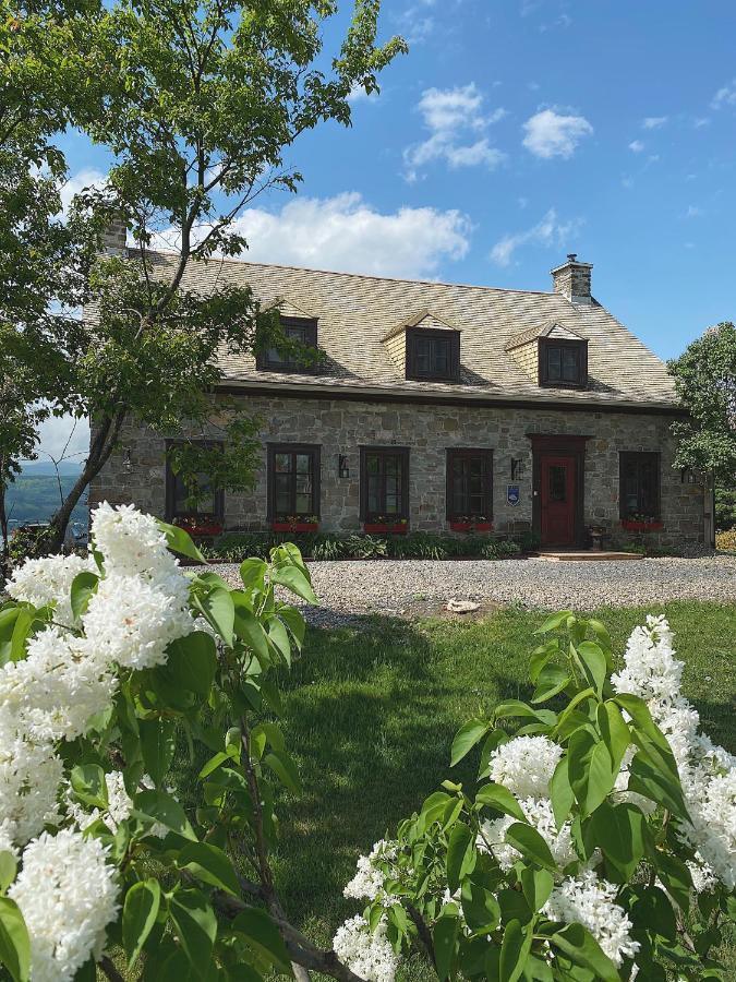 Domaine Steinbach Cidrerie B&B Distillerie St-Pierre-de-l'Île-d'Orléans エクステリア 写真