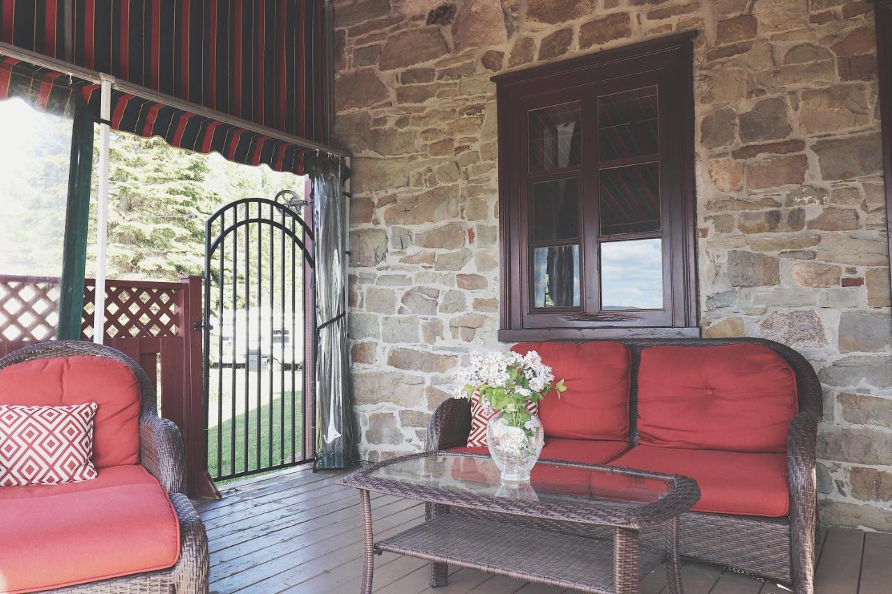Domaine Steinbach Cidrerie B&B Distillerie St-Pierre-de-l'Île-d'Orléans エクステリア 写真