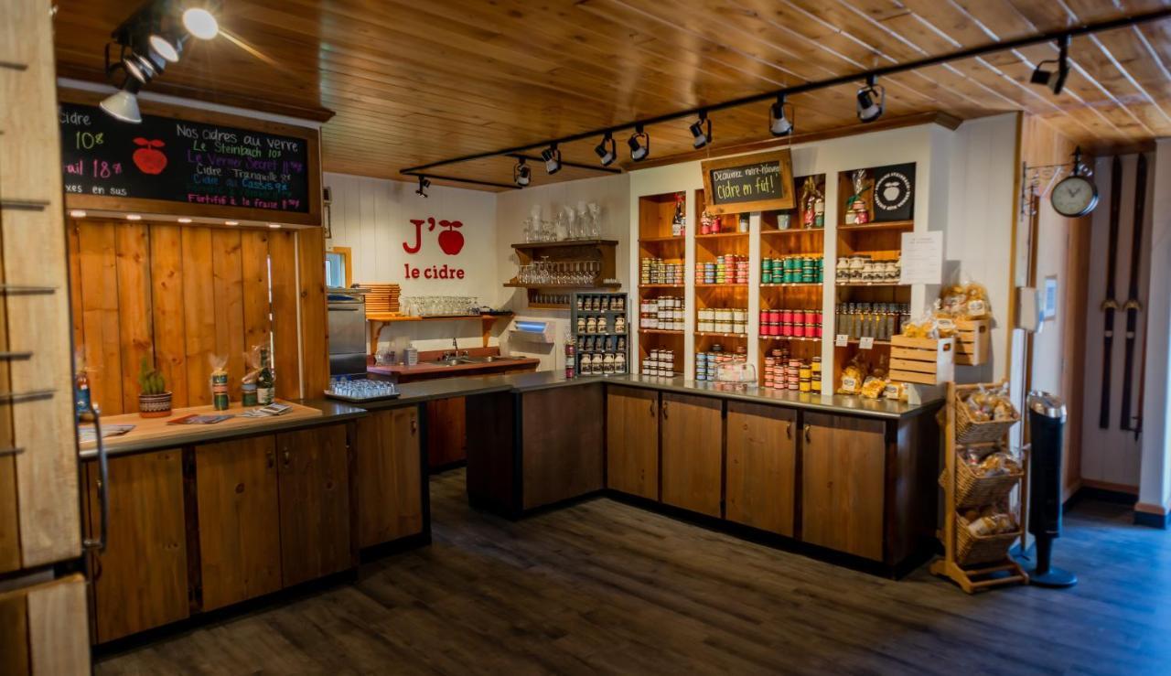 Domaine Steinbach Cidrerie B&B Distillerie St-Pierre-de-l'Île-d'Orléans エクステリア 写真