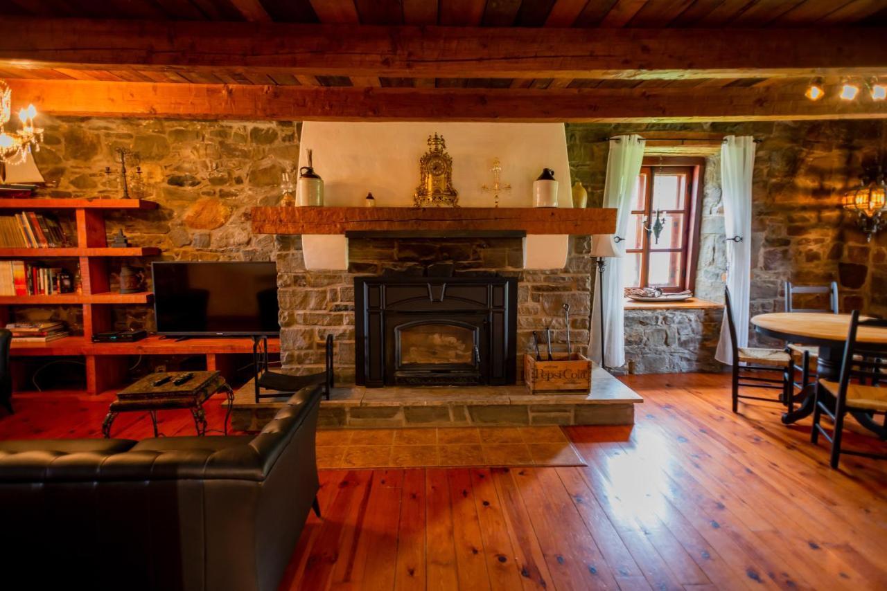 Domaine Steinbach Cidrerie B&B Distillerie St-Pierre-de-l'Île-d'Orléans エクステリア 写真