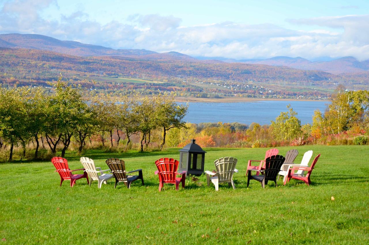 Domaine Steinbach Cidrerie B&B Distillerie St-Pierre-de-l'Île-d'Orléans エクステリア 写真